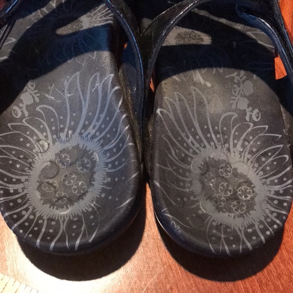 Vionic black leather strappy sandals size 7 - Picture 9 of 13